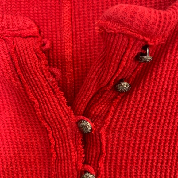 Lucky Brand Waffle Knit Henley Size Small Jester Red Cable Knit Sweater Sleeve - Picture 5 of 14
